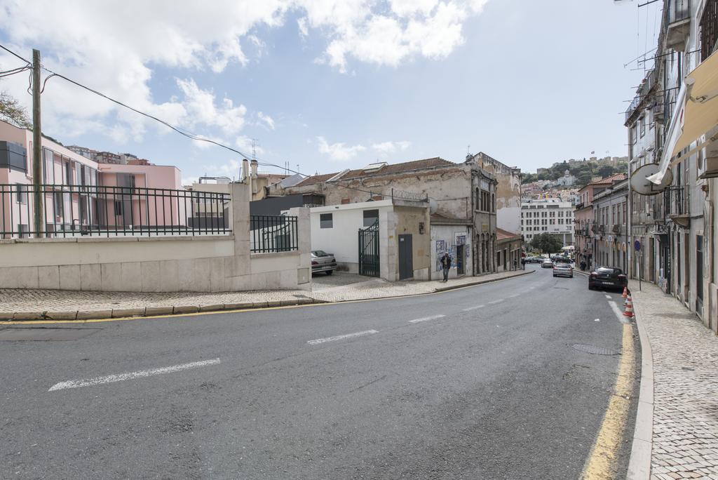 Appartamento Cozy With Castel View Lisbona