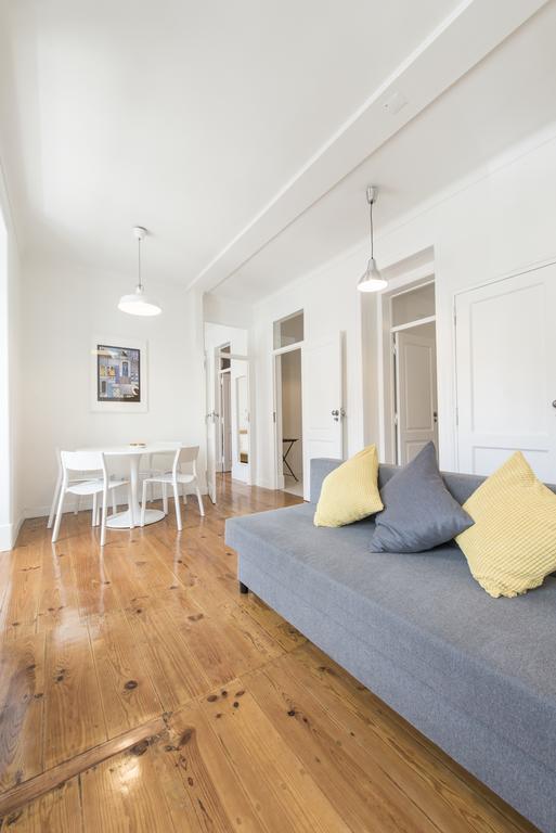 Appartamento Cozy With Castel View Lisbona