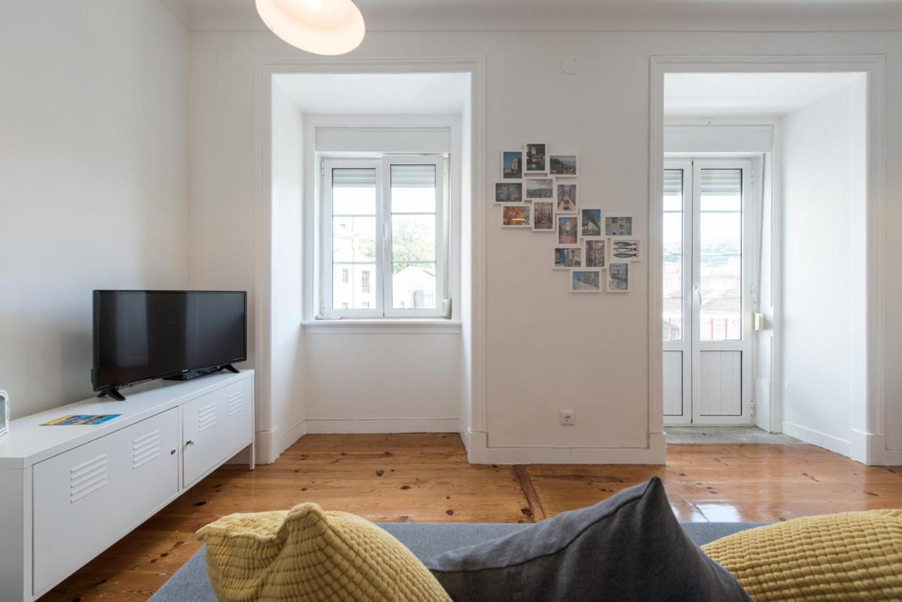 Cozy With Castel View Lizbona